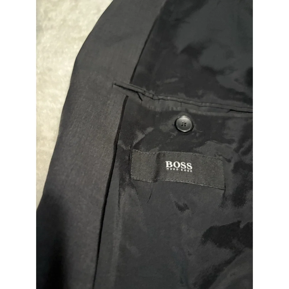 Hugo Boss Mens Charcoal Gray Wool Blazer Jacket Size 42R 2 Button‎